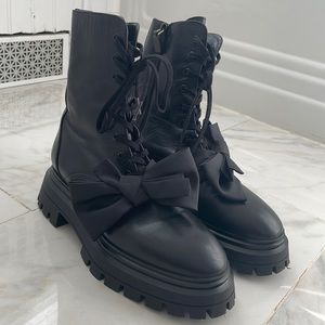 Stuart Weitzman Women's Bedford Loveknot Booties